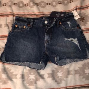 Gap women shorts. Brand new. Size 24, 3”short.
